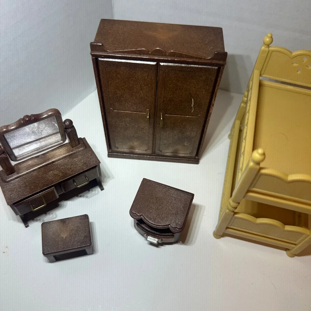 Vintage Sylvanian Families Bedroom Furniture Lot 13 Pieces Beds Vanity